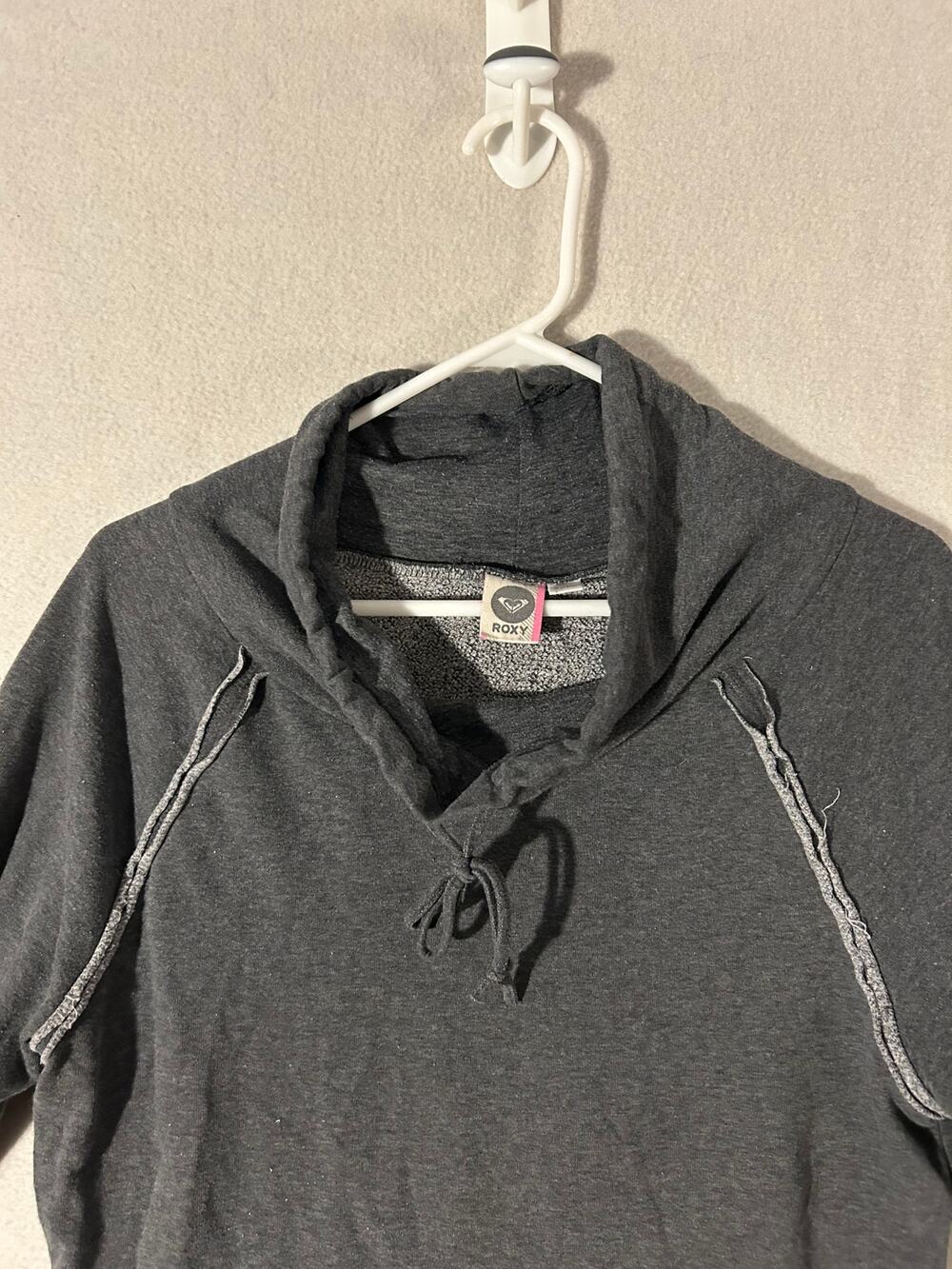 Roxy Grey Distressed Pullover Sweater Medium Cozy Warm Hoodie